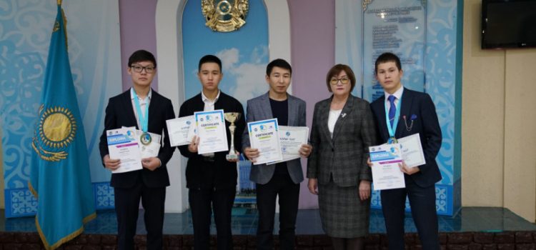 Батыс қазақстандық оқушыларробототехникалық жобада топ жарды