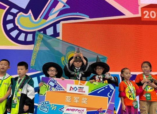 Жетісу облысының ауыл оқушылары Қытайда өткен робототехника чемпионатында күміс жүлде жеңіп алды